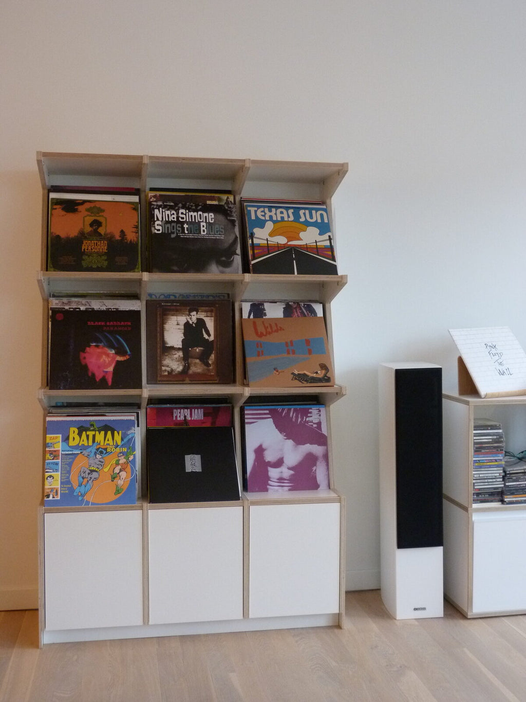 Ophon Coverfront record cabinet in birch plywood, white, three columns, three compartments high, with records standing cover-forward