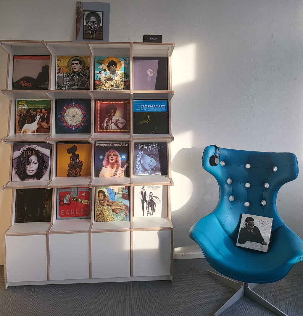 Ophon Coverfront record cabinet in birch plywood, white, four columns, four compartments high, with records standing cover-forward