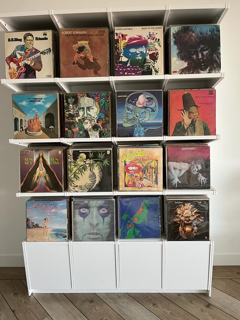 Ophon Coverfront record cabinet in sprayed MDF, a custom colour, four columns, four compartments high, with records standing cover-forward